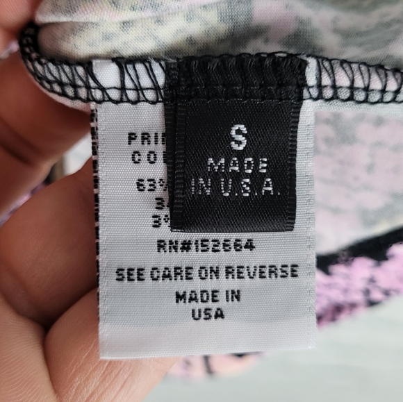 PRINCE PETER COLLECTION | cropped crewneck snake reptile print top - Picture 5 of 8